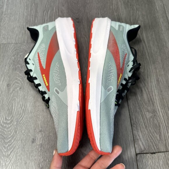 Size 9 - Brooks Launch 9 Green Running Shoe Men SAMPLE main image 7